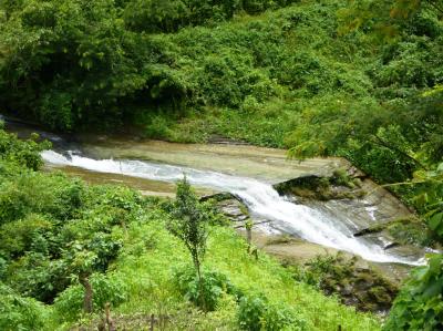 শৈল প্রপাত ঝর্ণা